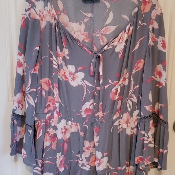 Lane Bryant Long Sleeve Gray Floral Bohemian Top - Picture 2 of 6